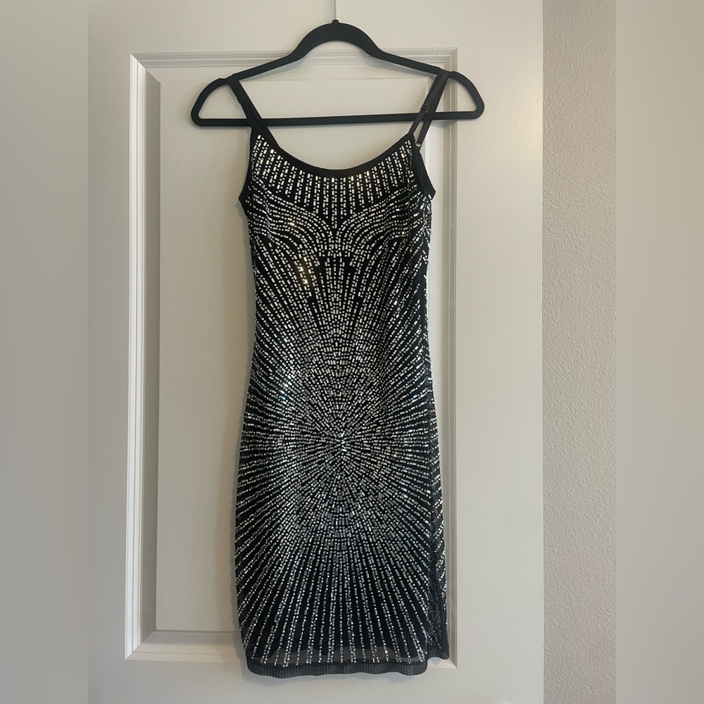 Beautiful Banjul dress NEVER worn!! Perfect slim fitting party dress 🍾🥂